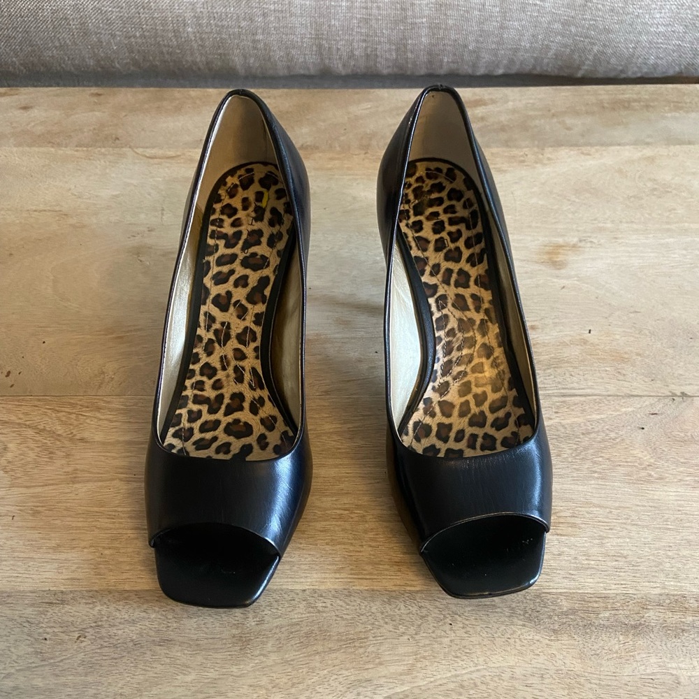 Women’s 9 Medium Tahari Open-Toe Black Heels